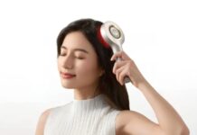 The Xiaomi massage brush provides warm relaxation with a smart touch