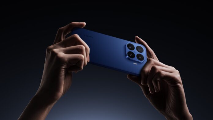 Xiaomi-17T-Pro_handhold2_DeepBlue_R21.jpg