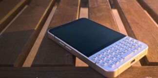 Minimal Phone 2 is the smartphone for nostalgic people: old school with a QWERTY keyboard