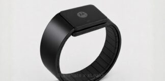 This Motorola wearable hides… a foldable smartphone!