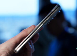 Motorola asks you to wait, reveals its competitor to the iPhone Duo